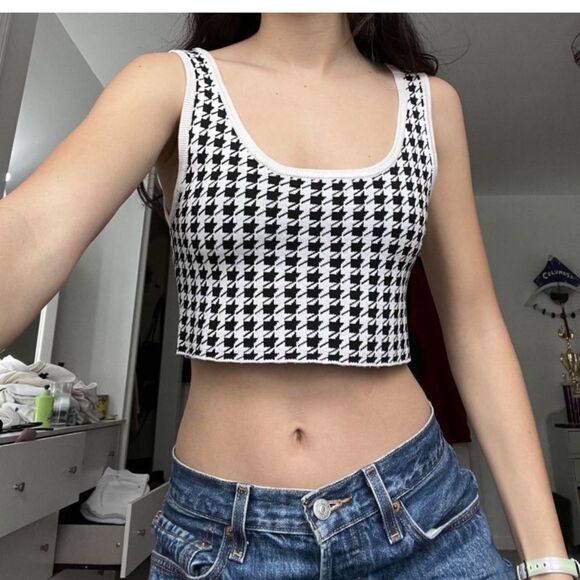 Garage black and white crop sweater tank - Picture 1 of 5